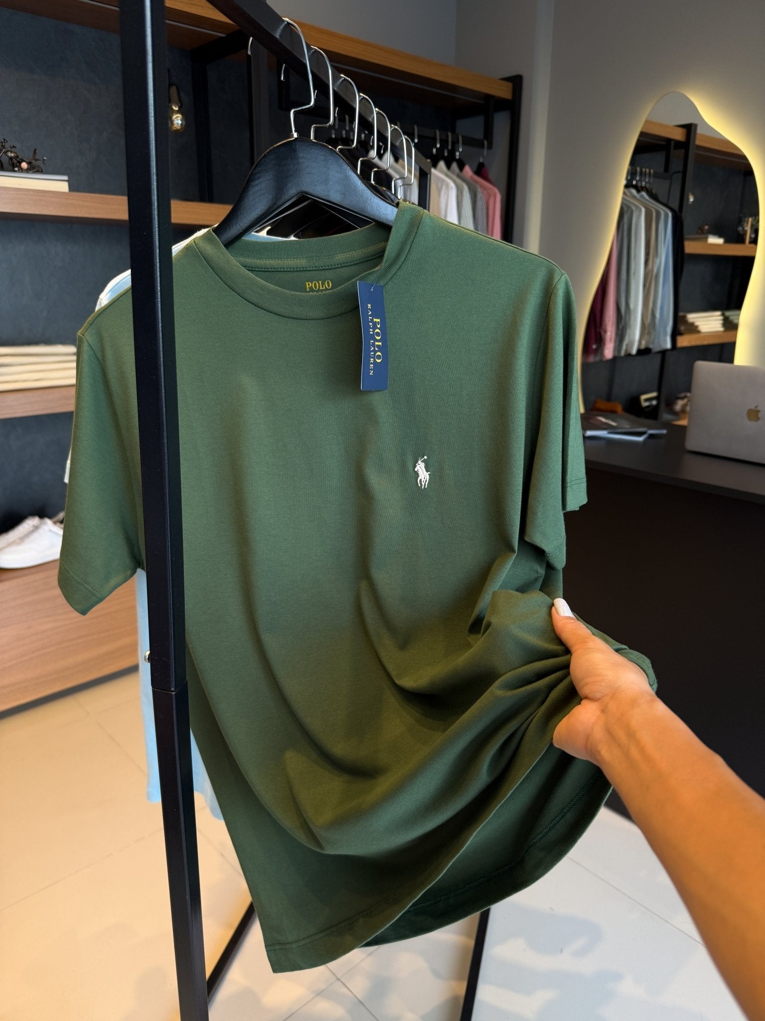 Camiseta Ralph. Básica Verde Logo Branco