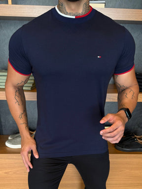Camiseta Tommy H. Detalhe Gola Marinho