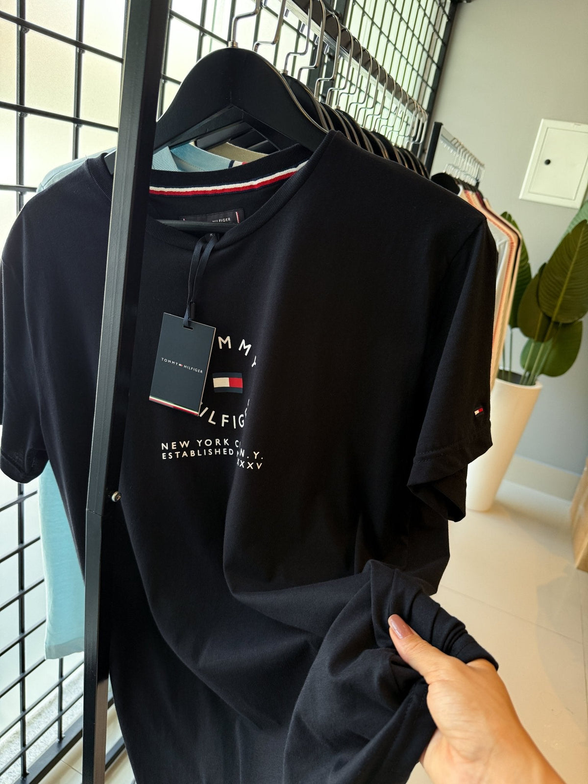 Camiseta Tommy H. New York Preta